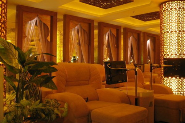 “火辣山城，重庆夏日桑拿大挑战！”